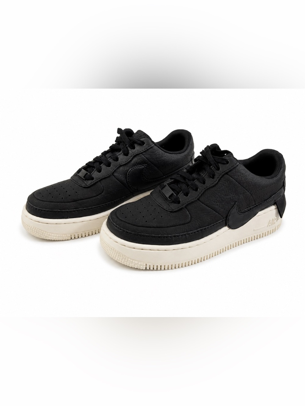 NIKE AIR FORCE 1 WOMEN BLACK LOW BACK SNEAKERS.SIZE-7.